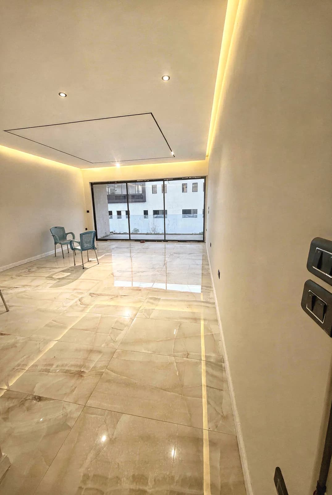 2-bedroom apartment on the fifth floor of Lake View Residence — reception