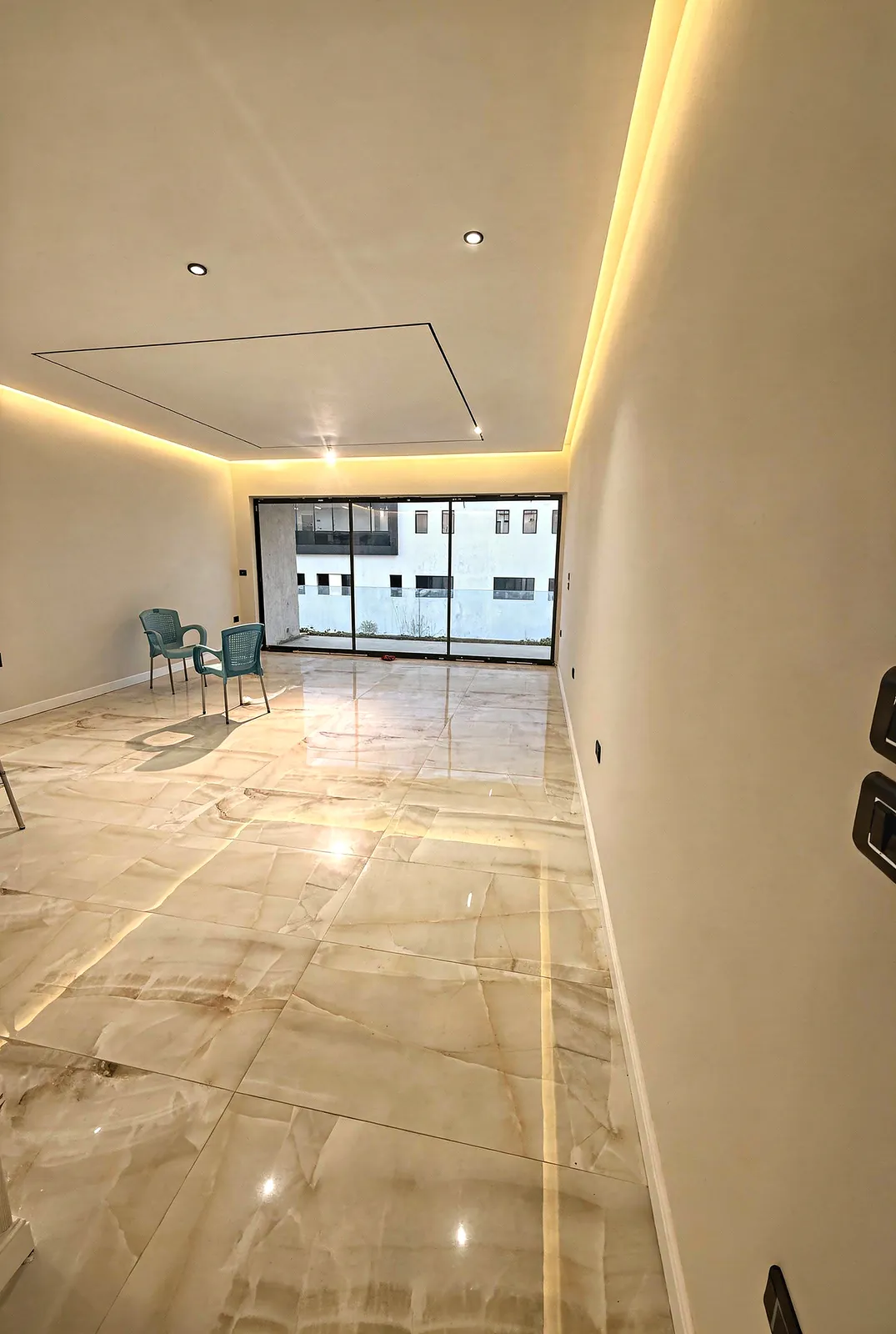 2-bedroom apartment on the fifth floor of Lake View Residence — photo 2 of 9