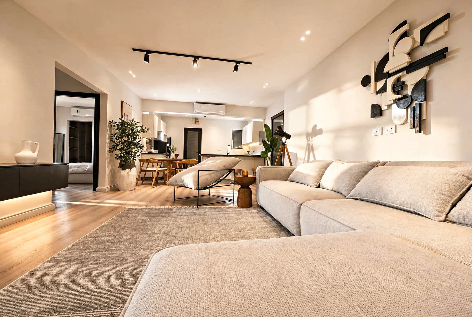 2-bedroom ground-floor apartment with garden in Lake View Residence — living area