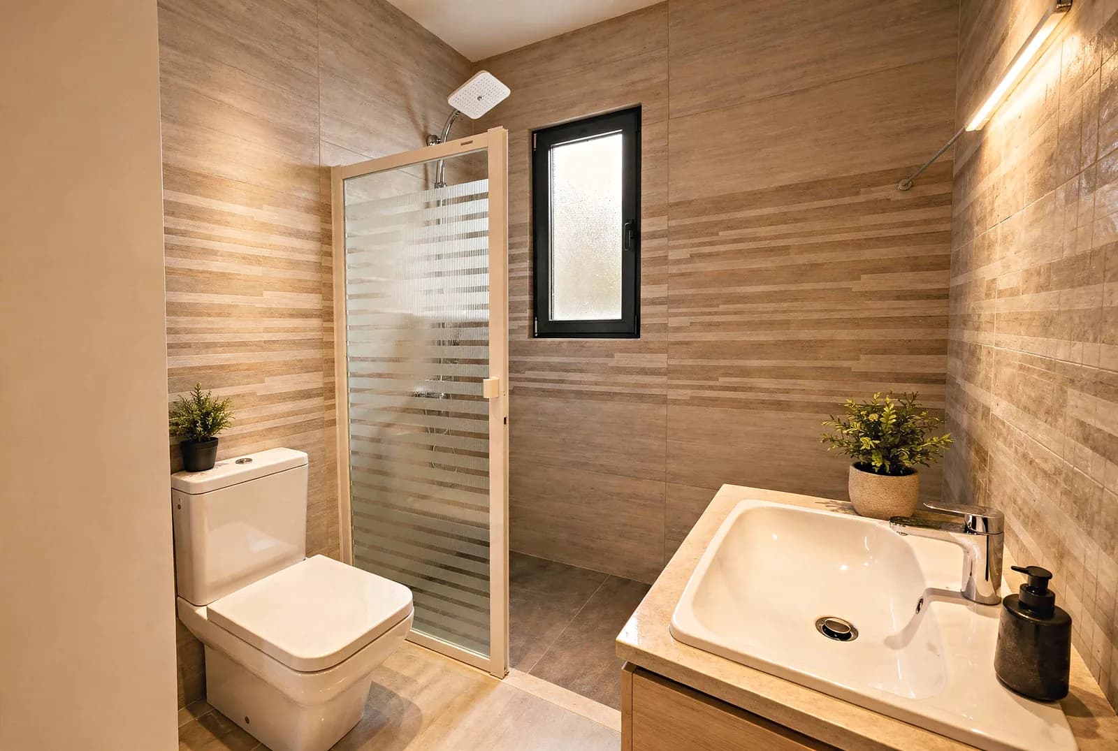 2-bedroom ground-floor apartment with garden in Lake View Residence — photo 3 of 5