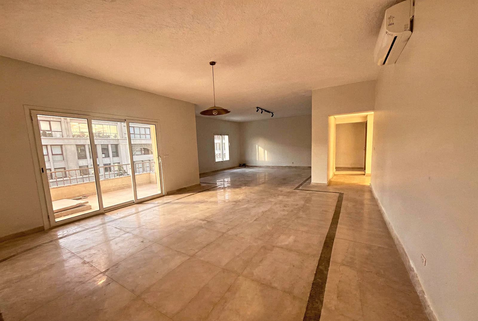 4-bedroom apartment in Mivida Boulevard — reception