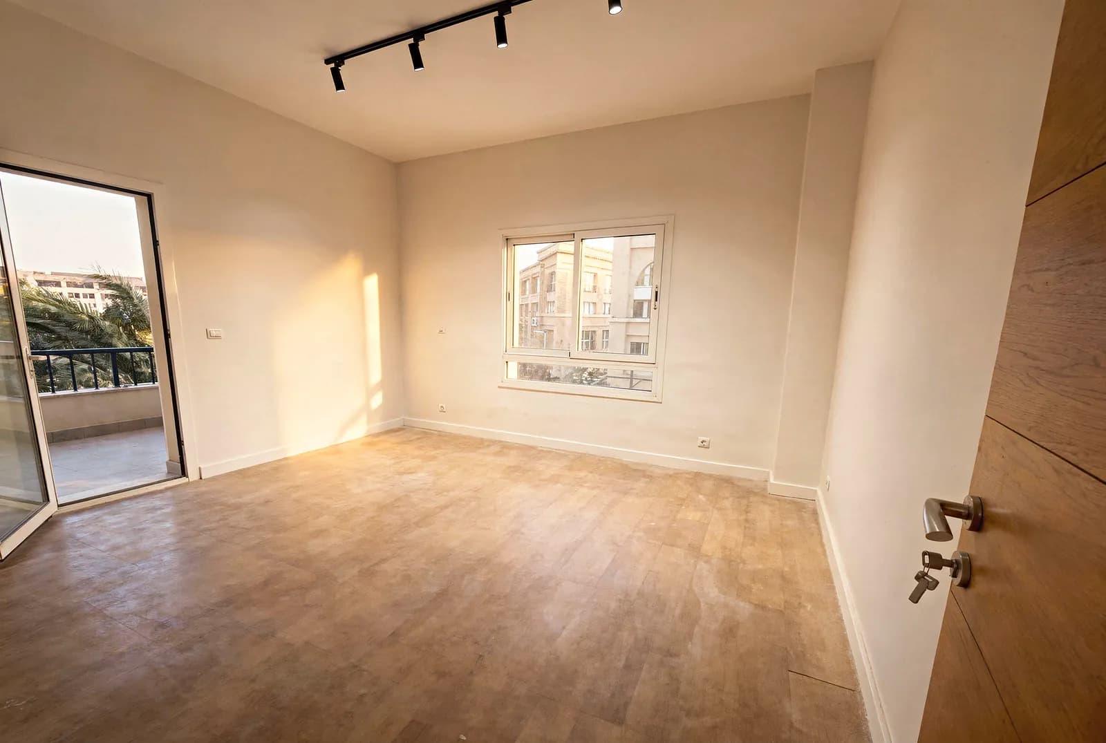 4-bedroom apartment in Mivida Boulevard — photo 2 of 15