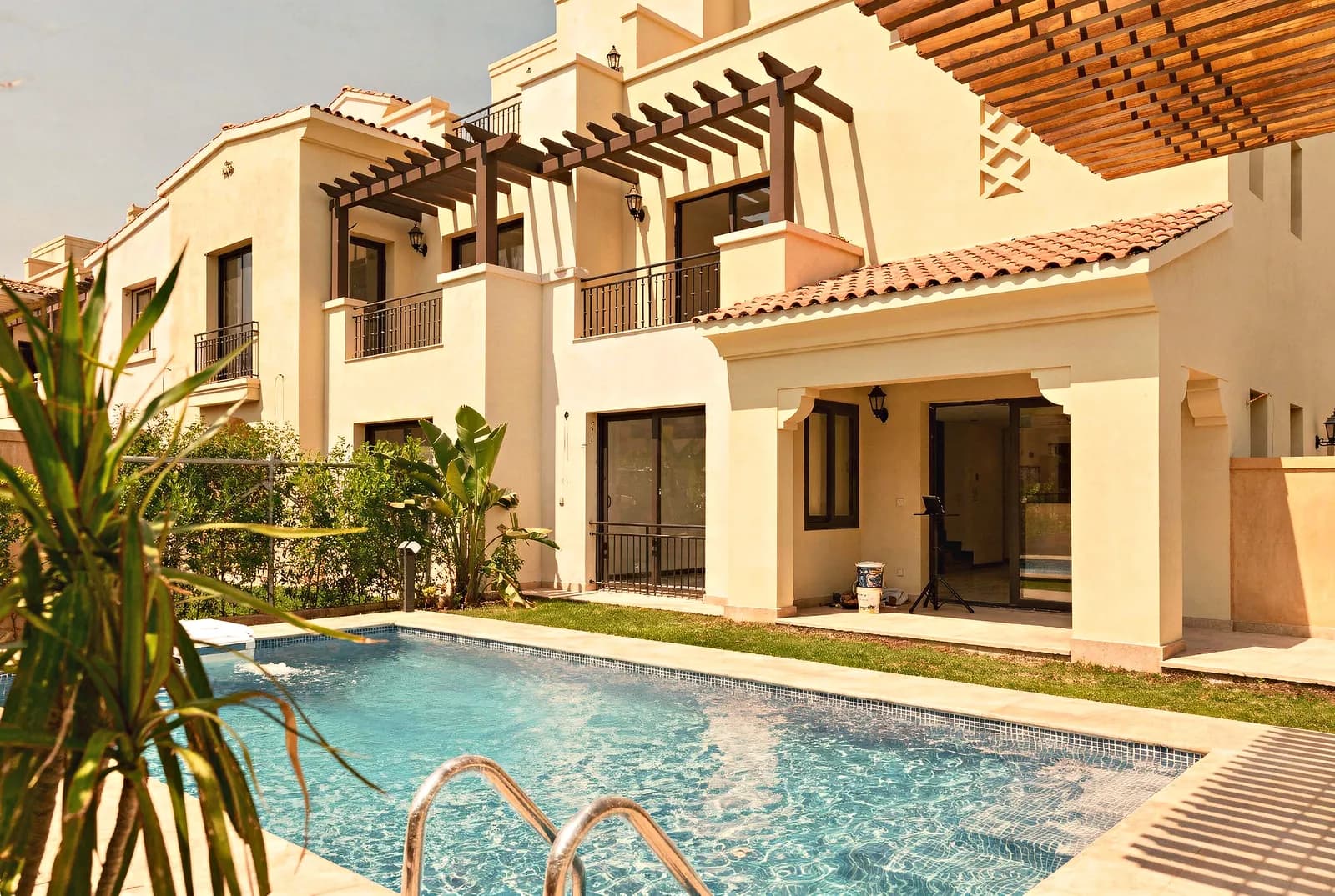 4-bedroom corner townhouse with heated pool in Mivida — garden, pool and facade