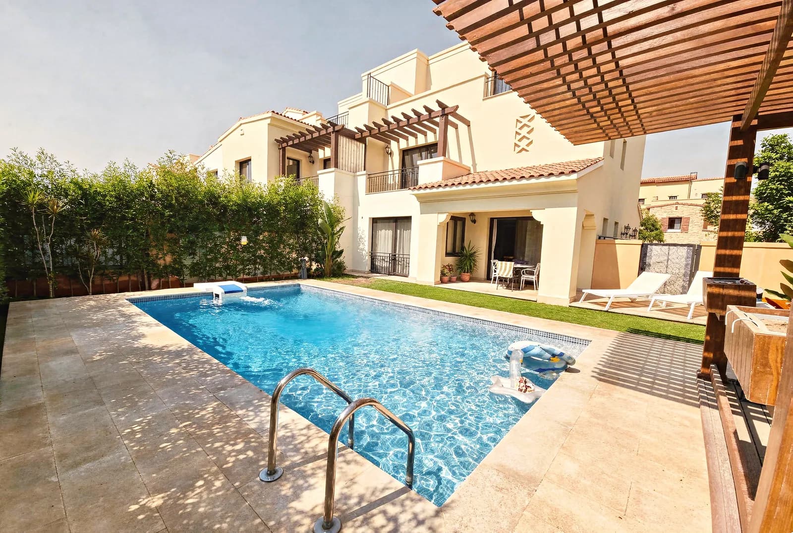 4-bedroom corner townhouse with heated pool in Mivida — photo 2 of 11